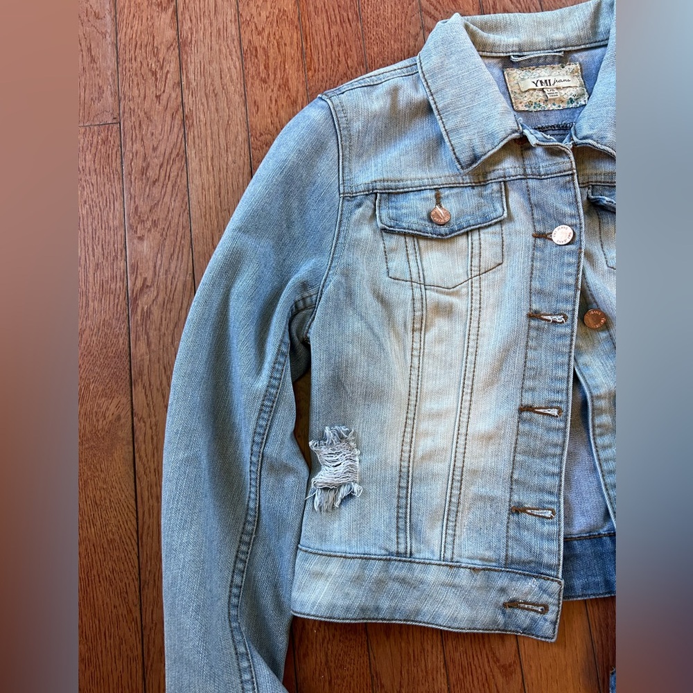 Jean jacket 👖💙 - Picture 2 of 5